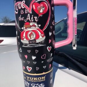 Buc-ee's tumbler is the perfect addition to your Valentine's Day gifts